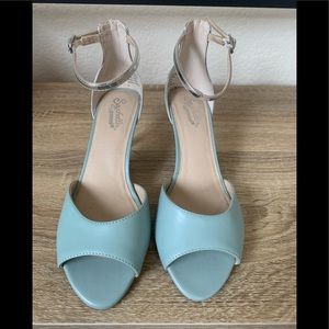 Seychelles mod/retro open toed heels.